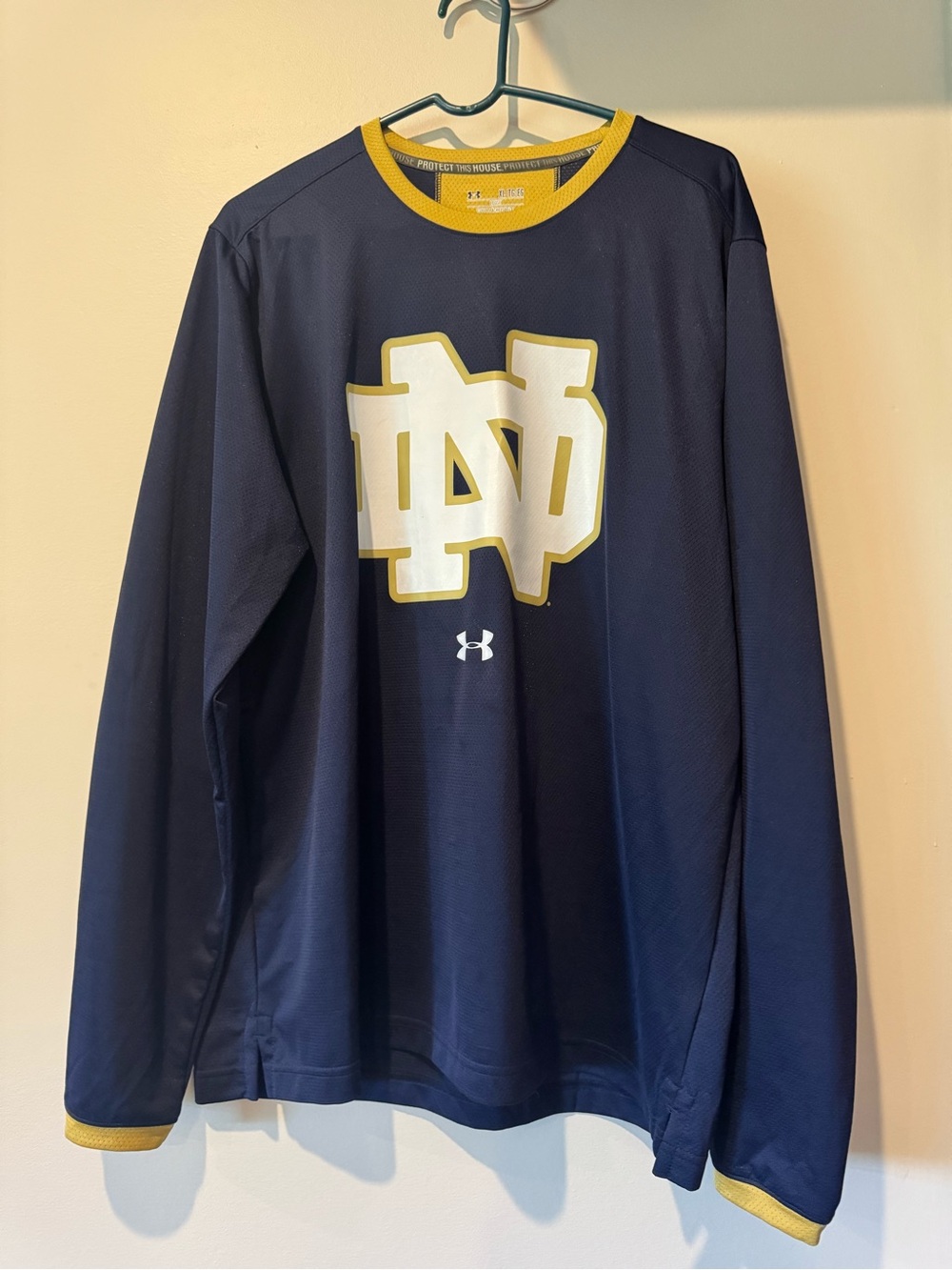 Under Armour Men’s Navy and Gold Notre Dame Crewneck Performance Shirt